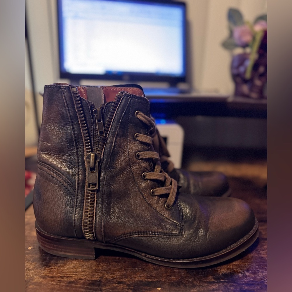 Mia Heritage Brown Distressed Combat Boots size 9